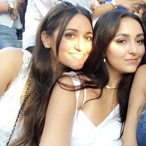 Meet your Posher, Dina